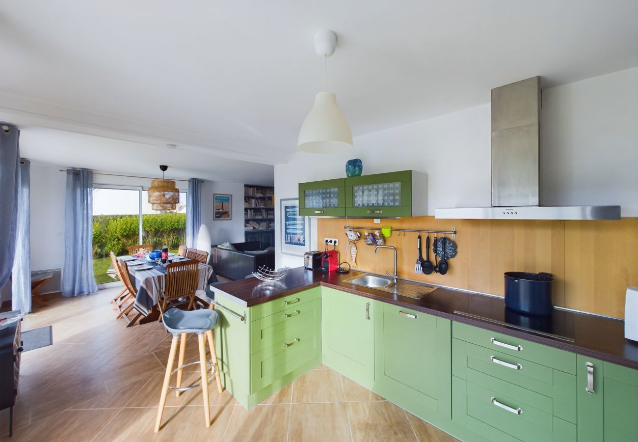 House in Penmarch - 300m from the wild coast, family home for 8