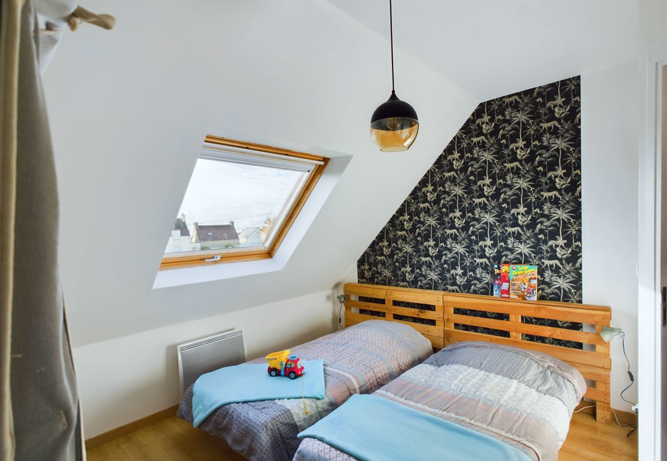 House in Penmarch - 300m from the wild coast, family home for 8