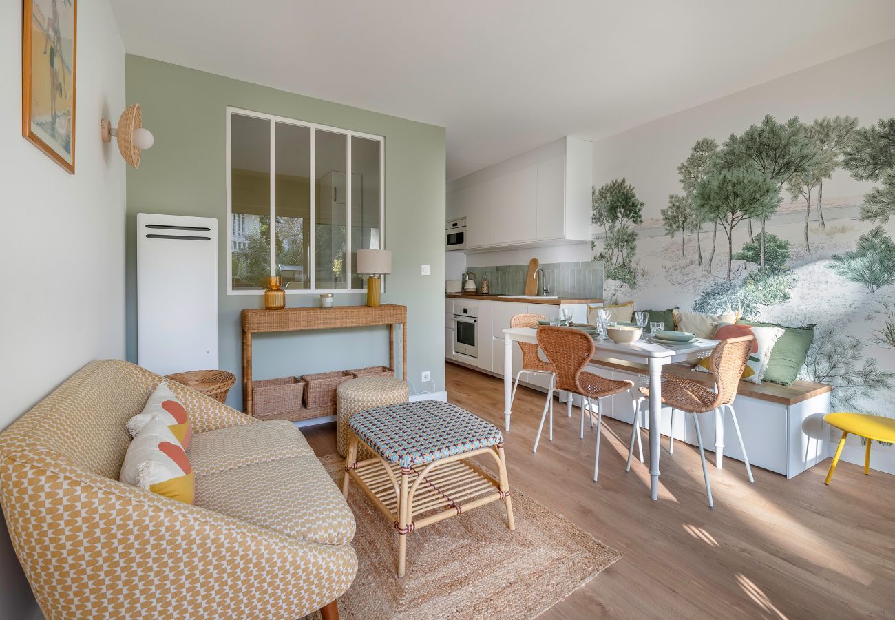 Apartment in La Baule-Escoublac - 220m from the beach, flat with terrace for 3
