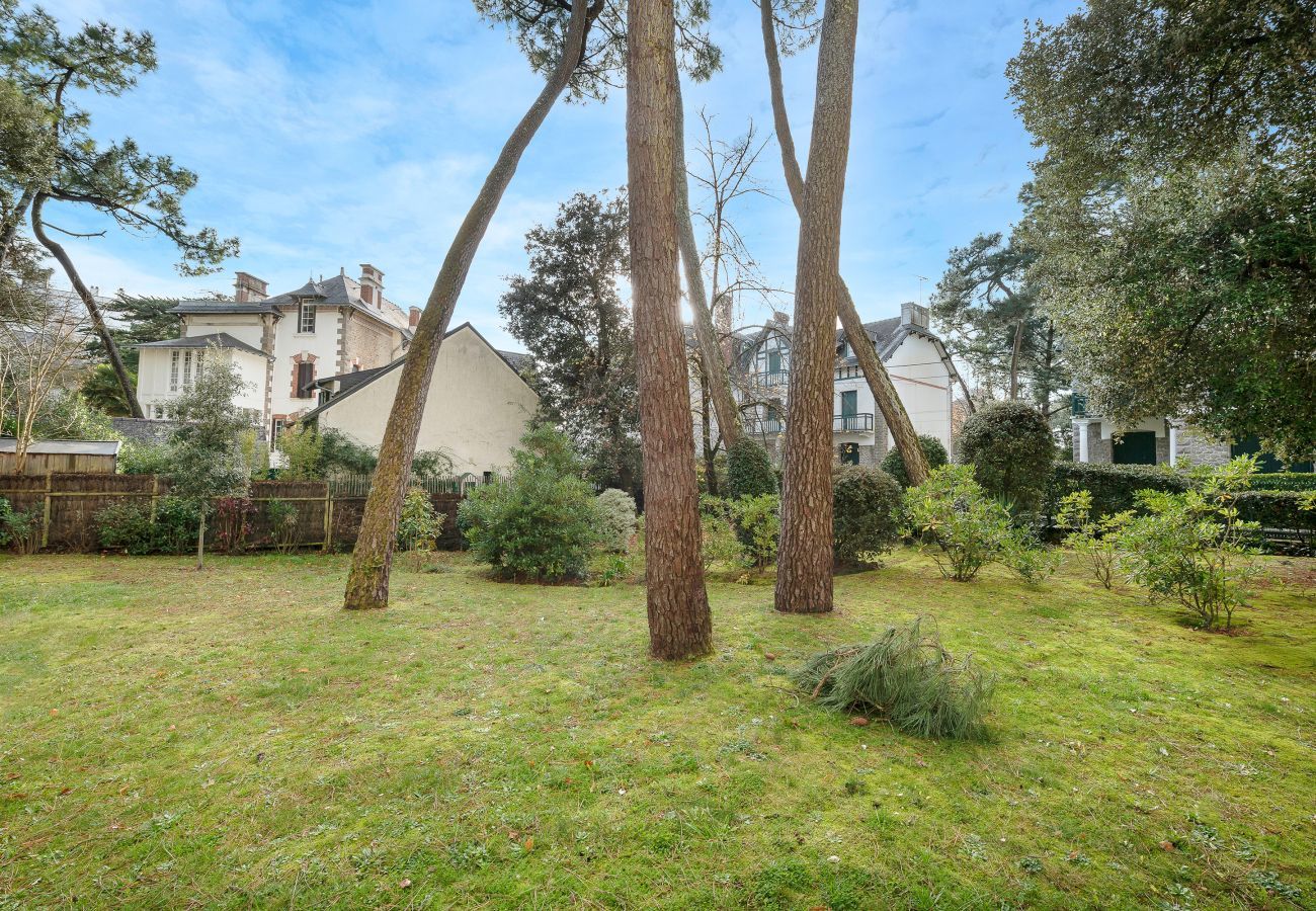 Apartment in La Baule-Escoublac - 220m from the beach, flat with terrace for 3