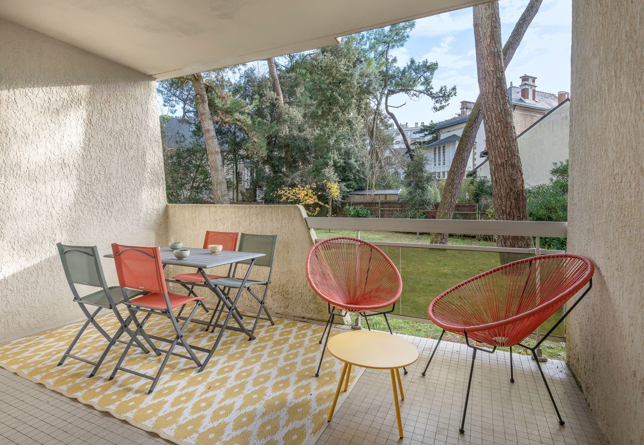 Apartment in La Baule-Escoublac - 220m from the beach, flat with terrace for 3