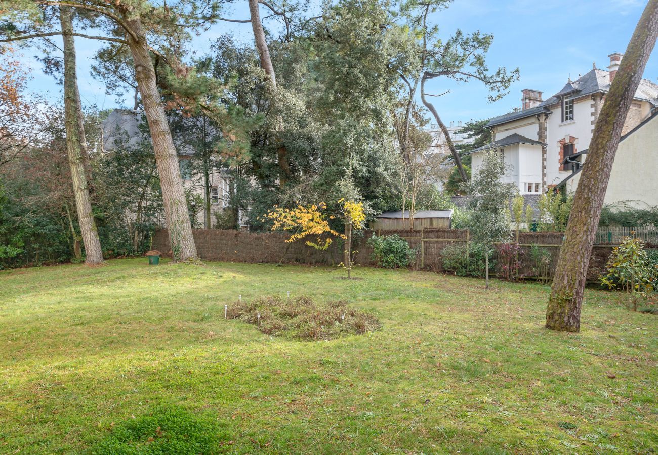 Apartment in La Baule-Escoublac - 220m from the beach, flat with terrace for 3