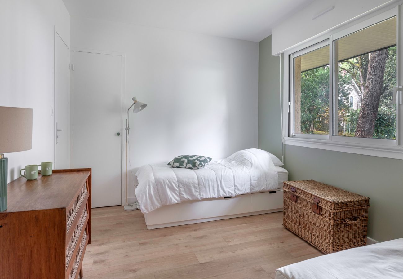 Apartment in La Baule-Escoublac - 220m from the beach, flat with terrace for 3
