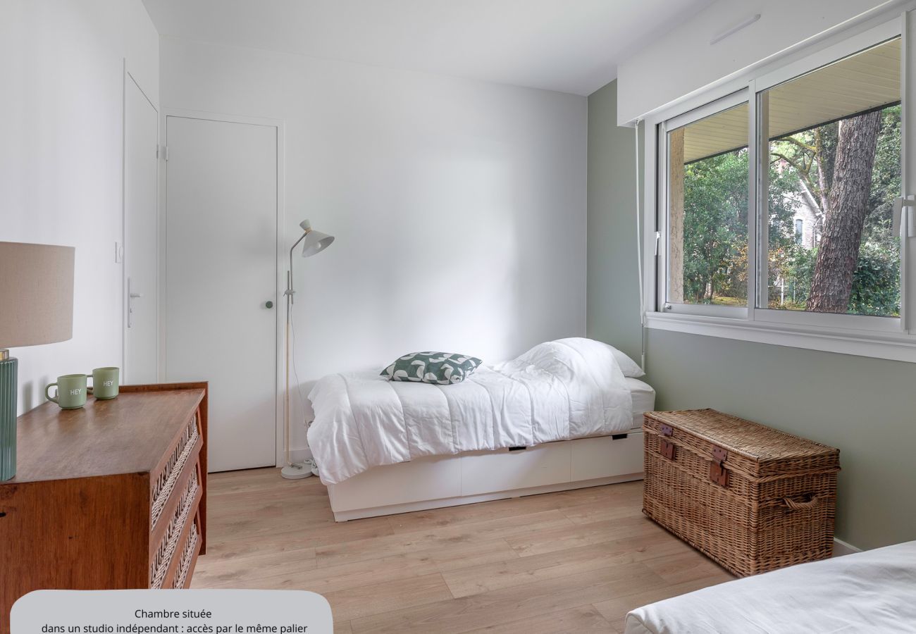 Apartment in La Baule-Escoublac - 220m from the beach, flat with terrace for 3