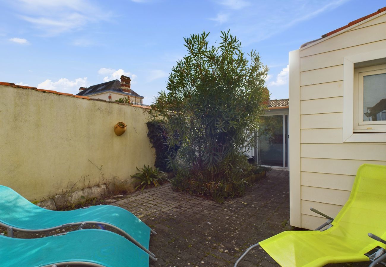 Terraced House in Longeville-sur-Mer - Ideal for 2 adults and 3 children – Longeville-sur-Mer