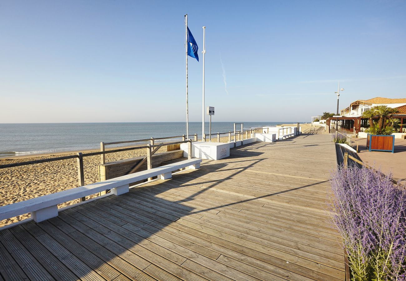 Apartment in La Tranche-sur-Mer - Flat for 8  - Residence with access to the sea