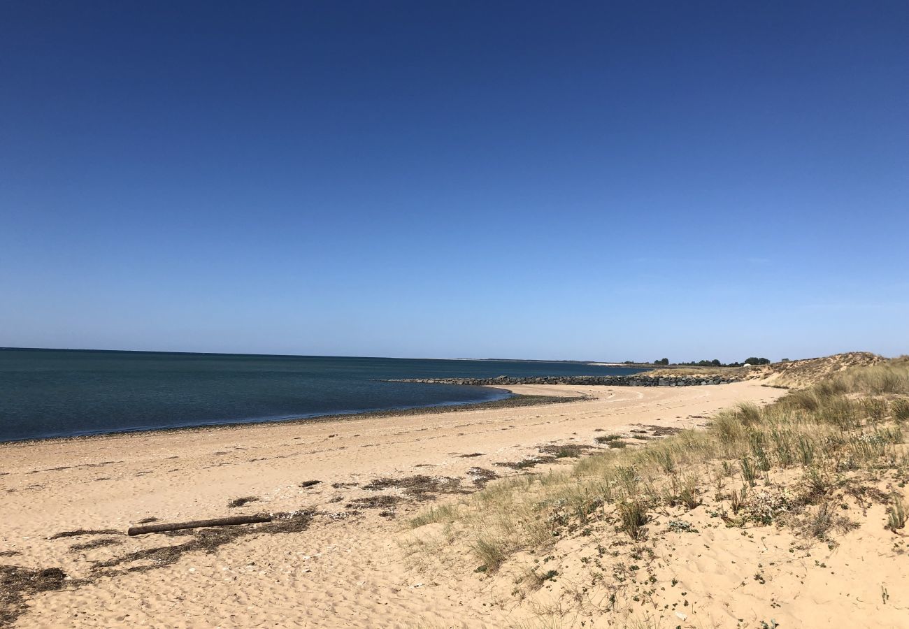 Apartment in La Tranche-sur-Mer - Flat for 8  - Residence with access to the sea
