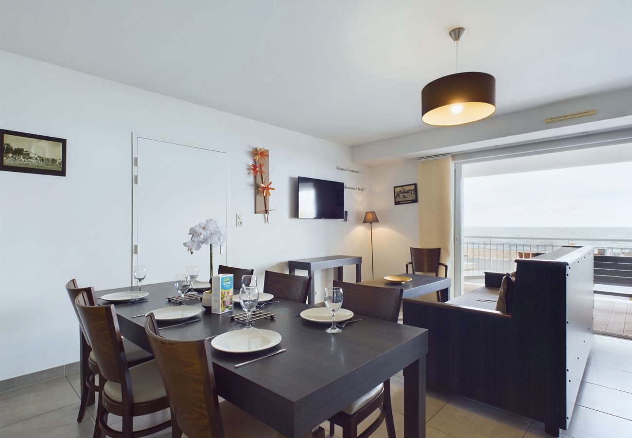 Apartment in La Tranche-sur-Mer - Seaview ! Flat for 6 persons