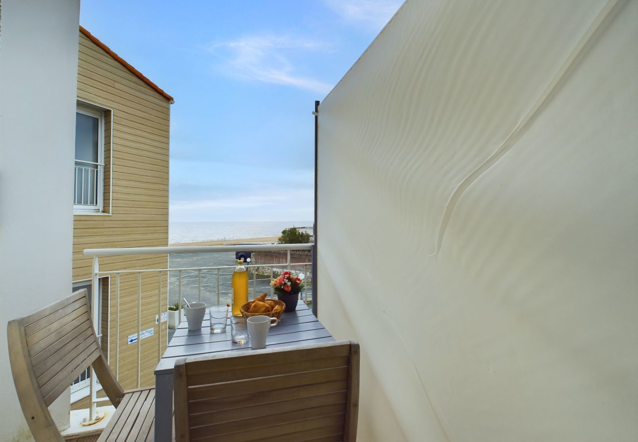 Apartment in La Tranche-sur-Mer - On the beach, flat for 4, amazing seaview