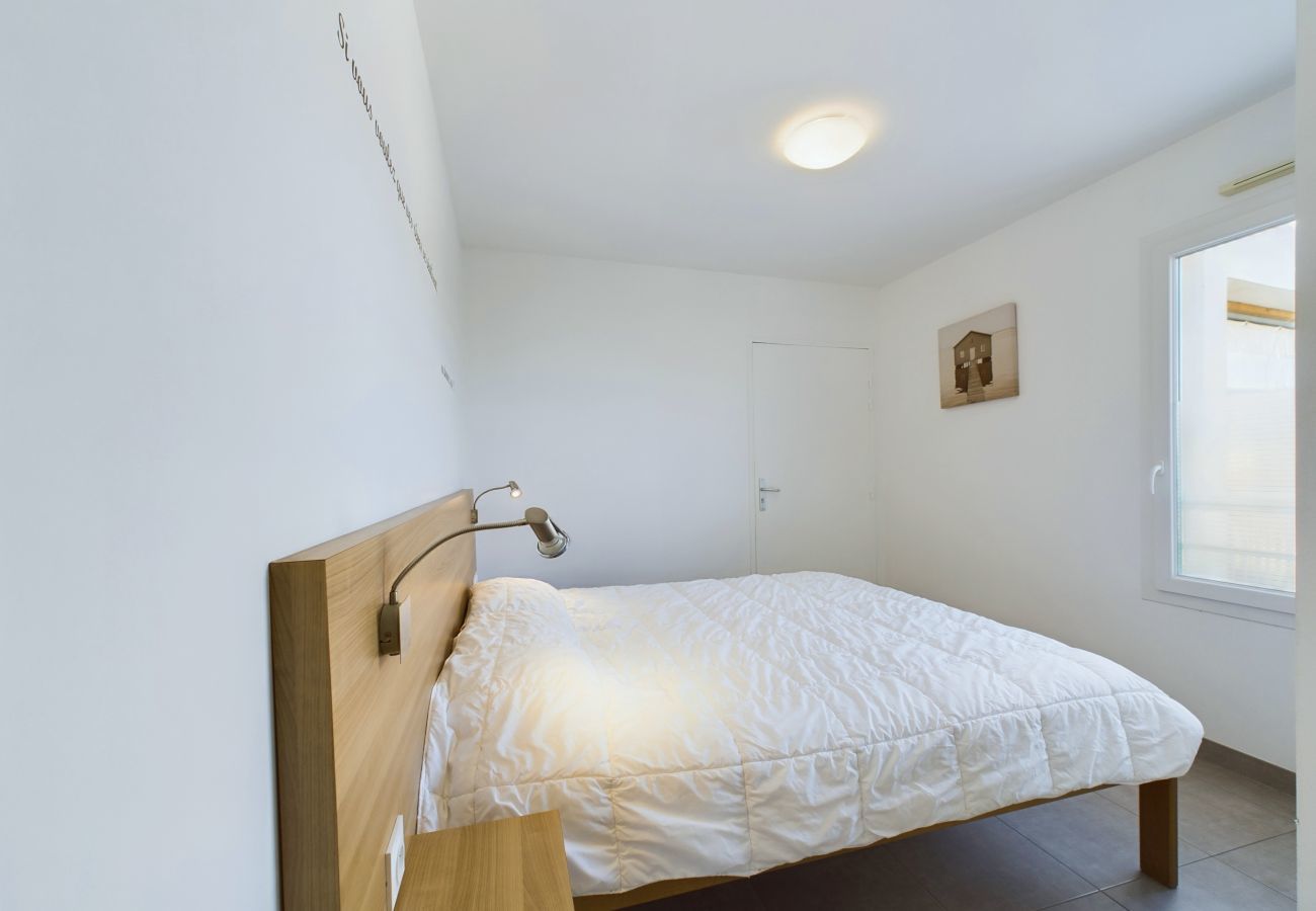Apartment in La Tranche-sur-Mer - On the beach, flat for 12, amazing sea view