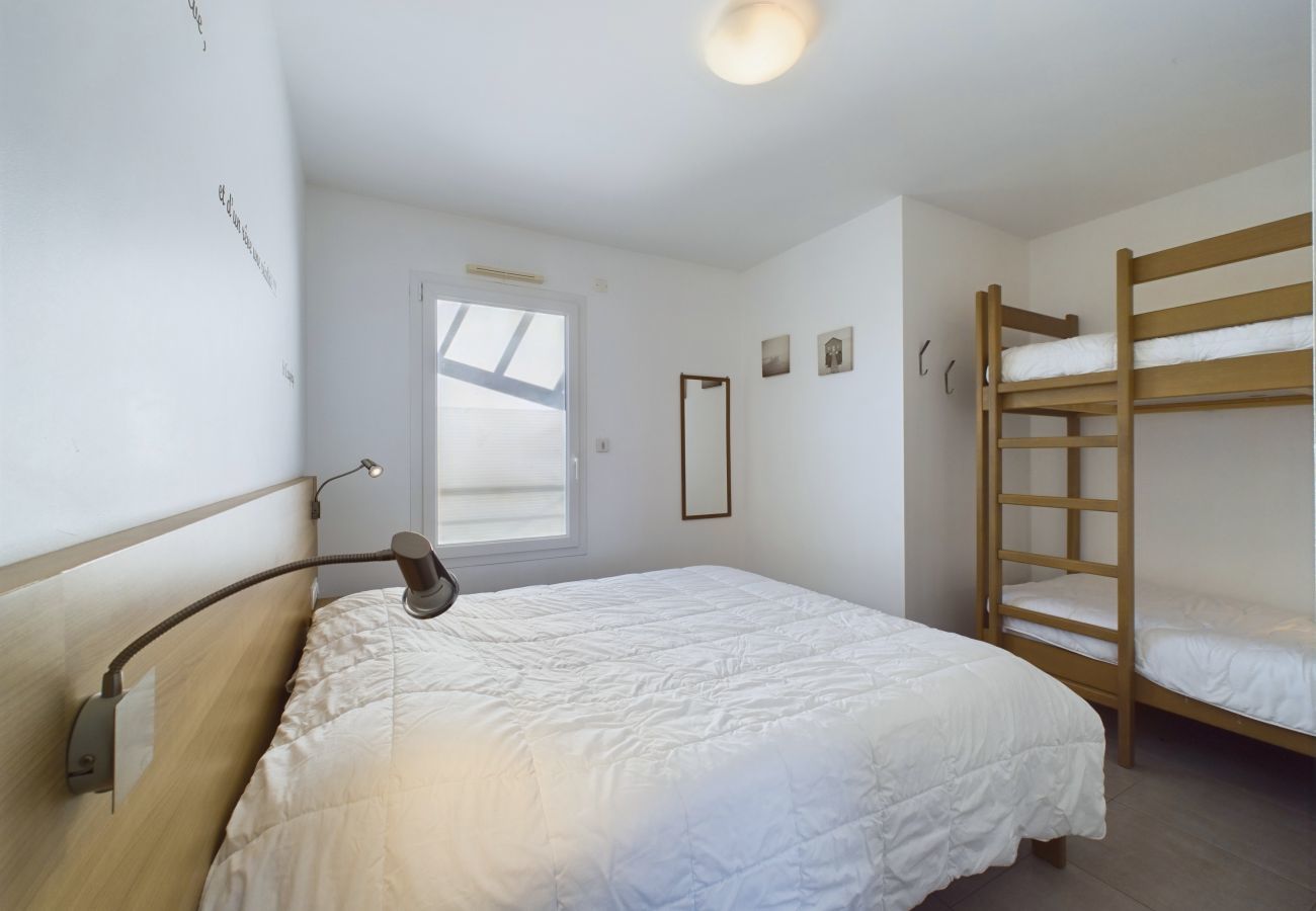 Apartment in La Tranche-sur-Mer - On the beach, flat for 12, amazing sea view