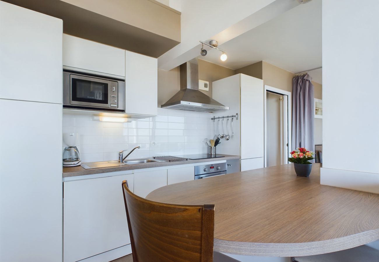 Apartment in La Tranche-sur-Mer - On the beach, flat for 12, amazing sea view
