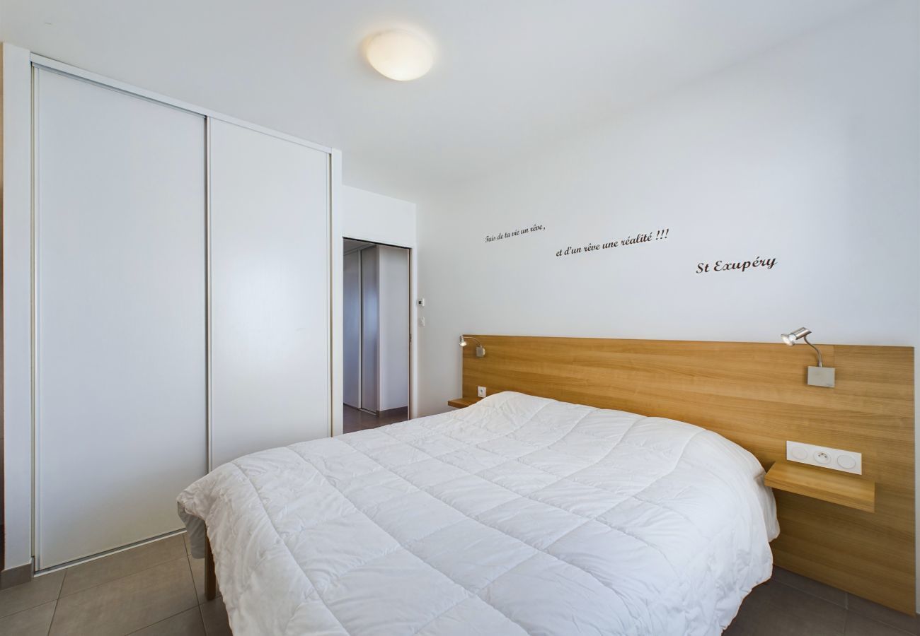Apartment in La Tranche-sur-Mer - On the beach, flat for 12, amazing sea view
