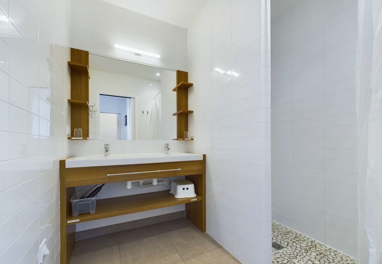 Apartment in La Tranche-sur-Mer - On the beach, flat for 12, amazing sea view