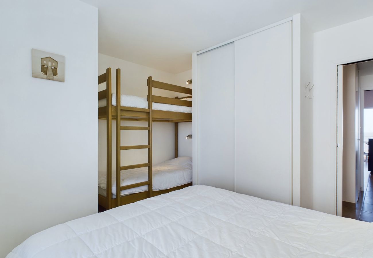 Apartment in La Tranche-sur-Mer - On the beach, flat for 12, amazing sea view