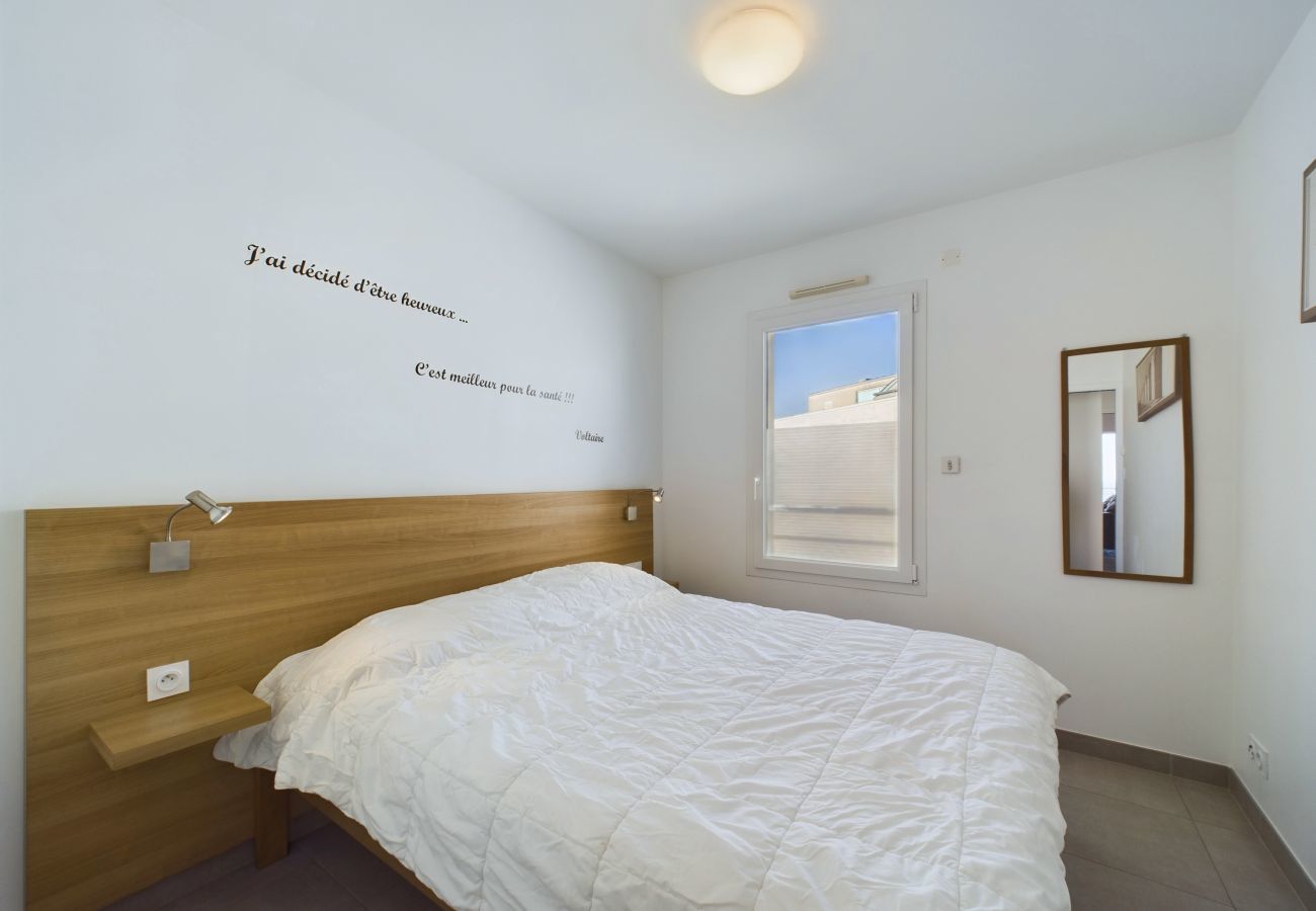 Apartment in La Tranche-sur-Mer - On the beach, flat for 12, amazing sea view
