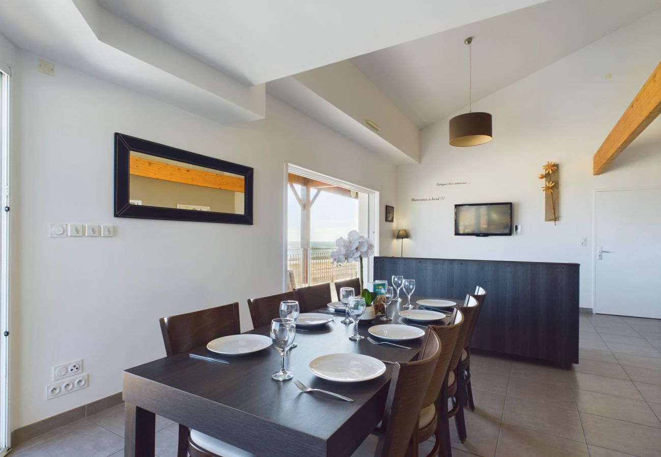 Apartment in La Tranche-sur-Mer - On the beach, flat for 12, amazing sea view