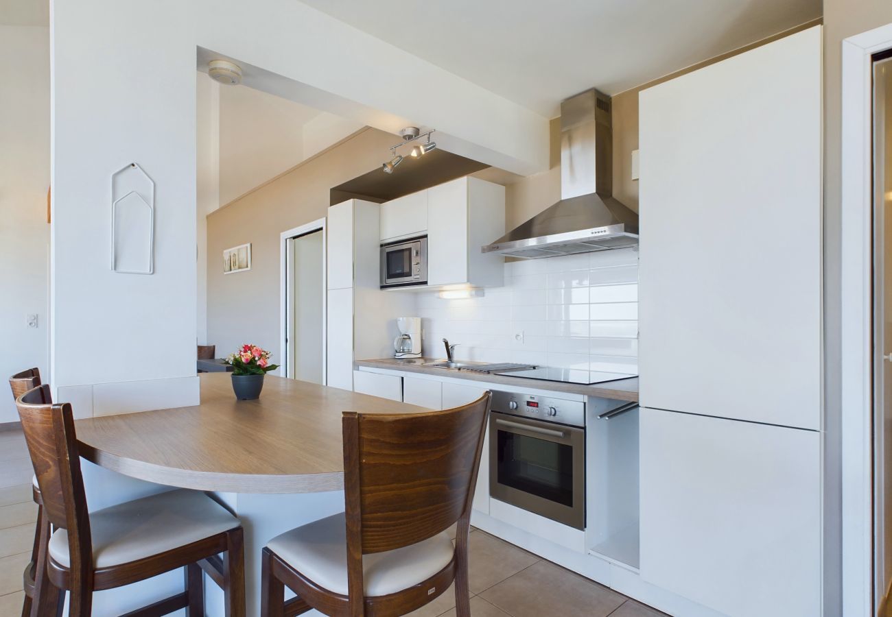Apartment in La Tranche-sur-Mer - On the beach, flat for 12, amazing sea view
