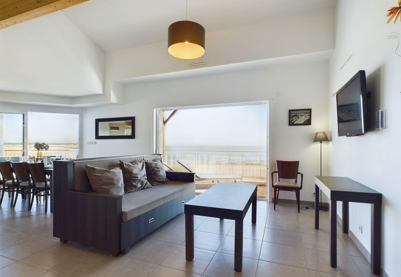 Apartment in La Tranche-sur-Mer - On the beach, flat for 12, amazing sea view