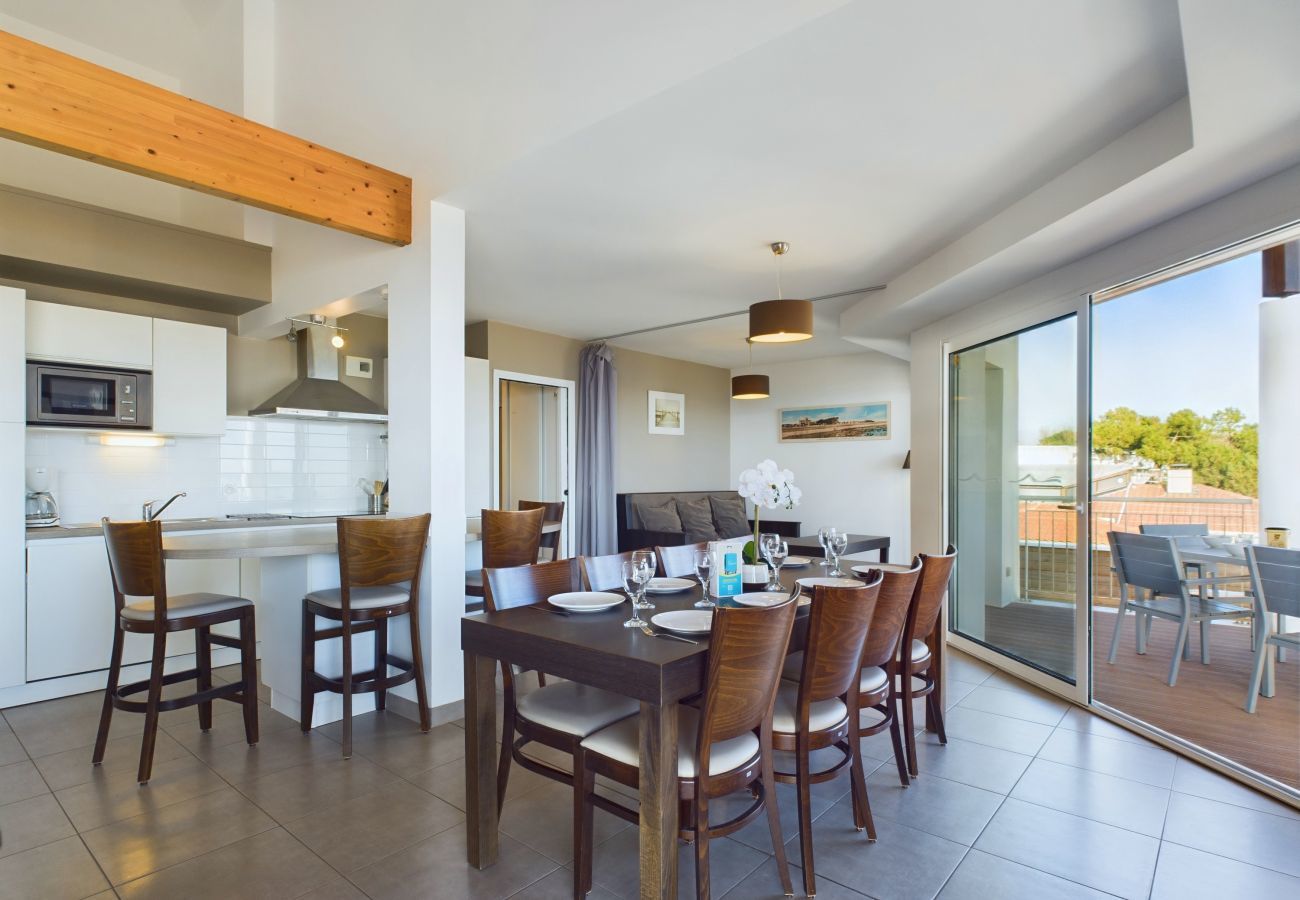 Apartment in La Tranche-sur-Mer - On the beach, flat for 12, amazing sea view