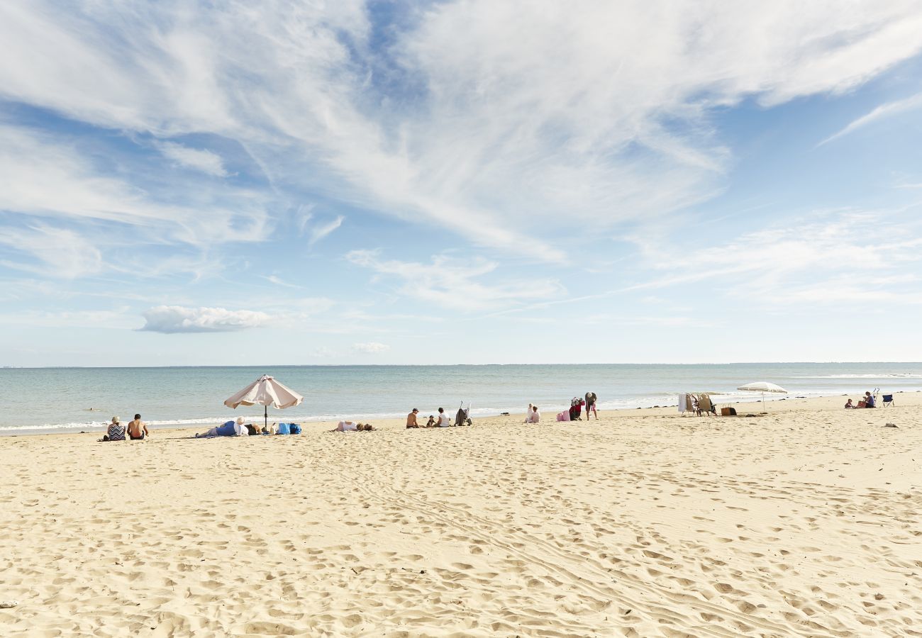 Apartment in La Tranche-sur-Mer - Apartment for 12 - sea view - Terrace