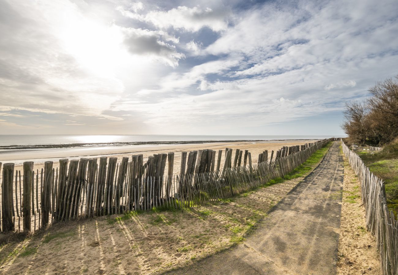 Apartment in La Tranche-sur-Mer - Apartment for 12 - sea view - Terrace