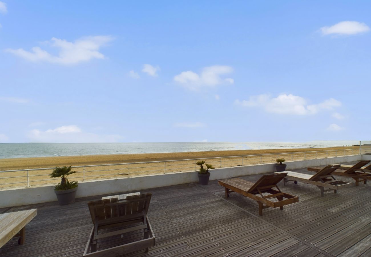 Apartment in La Tranche-sur-Mer - Apartment for 12 - sea view - Terrace