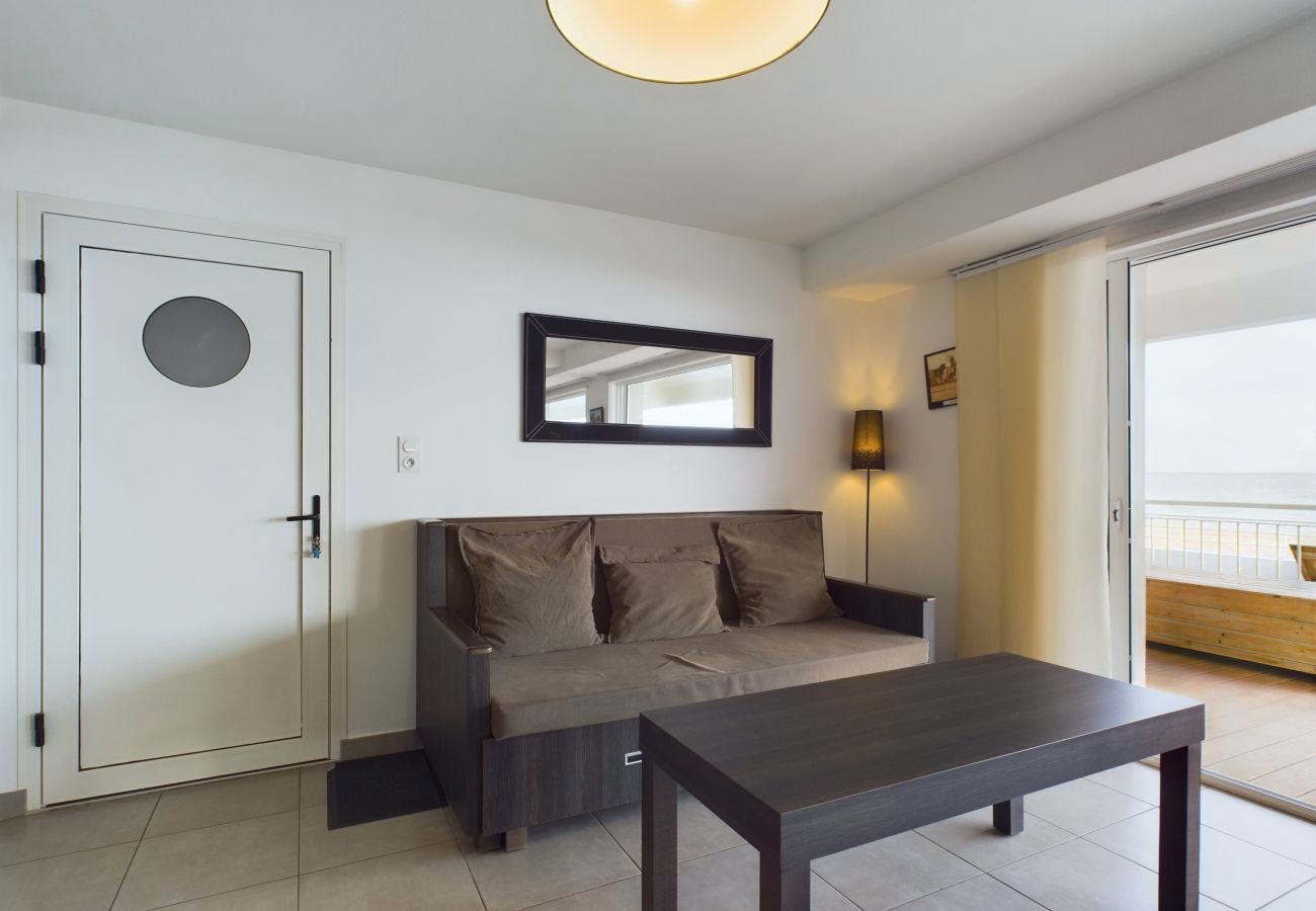Apartment in La Tranche-sur-Mer - Apartment for 12 - sea view - Terrace
