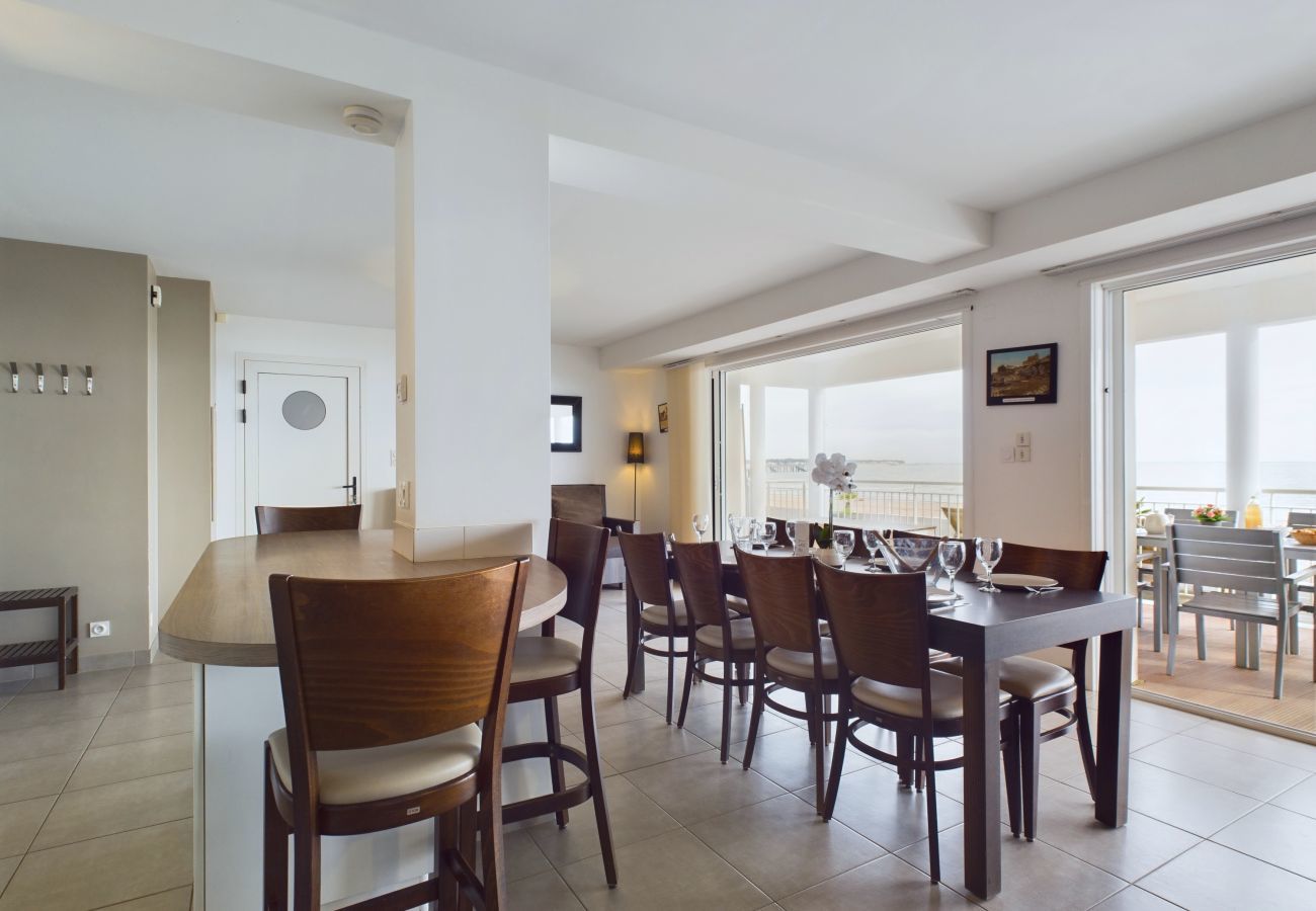 Apartment in La Tranche-sur-Mer - Apartment for 12 - sea view - Terrace