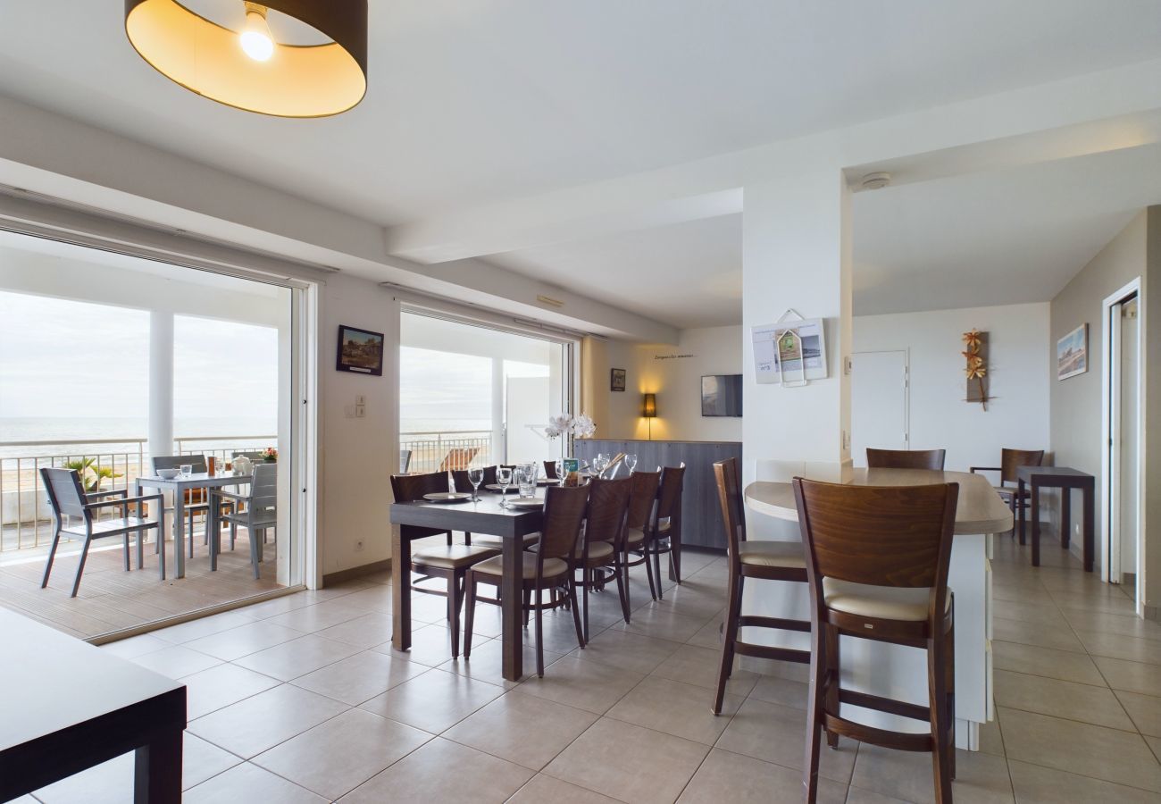Apartment in La Tranche-sur-Mer - Apartment for 12 - sea view - Terrace