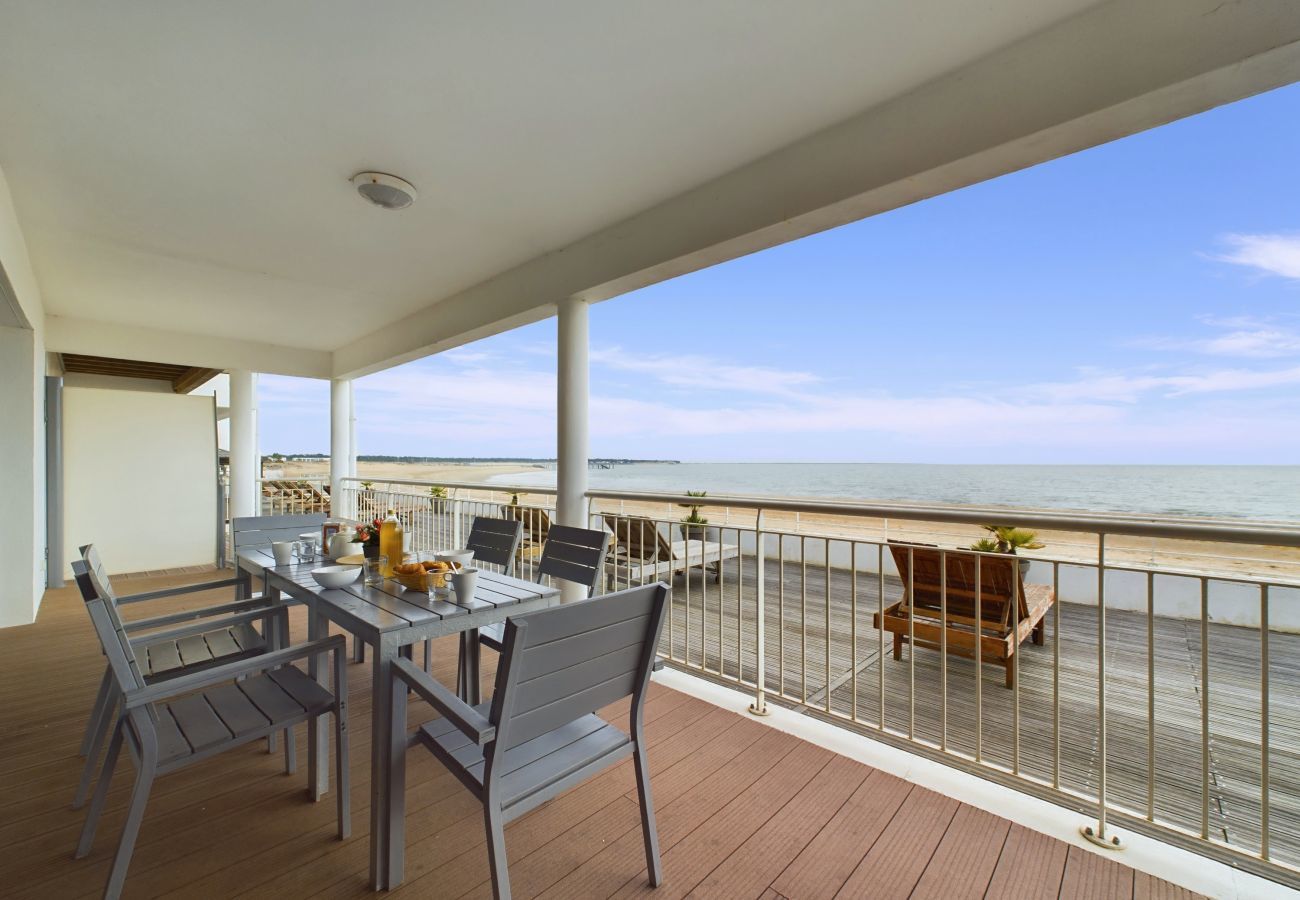 Apartment in La Tranche-sur-Mer - Apartment for 12 - sea view - Terrace