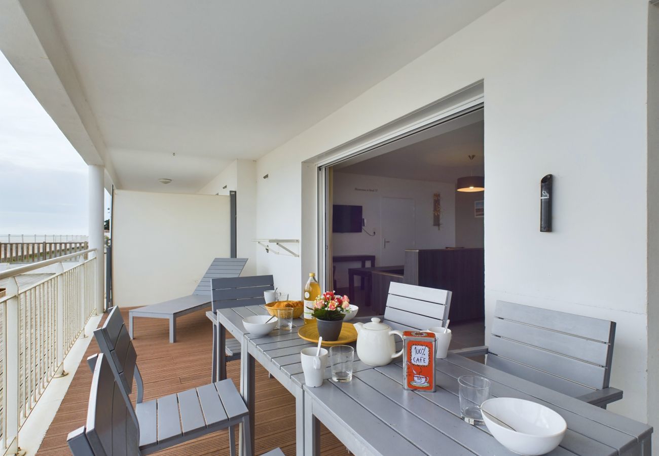 Apartment in La Tranche-sur-Mer - Apartment for 12 - sea view - Terrace