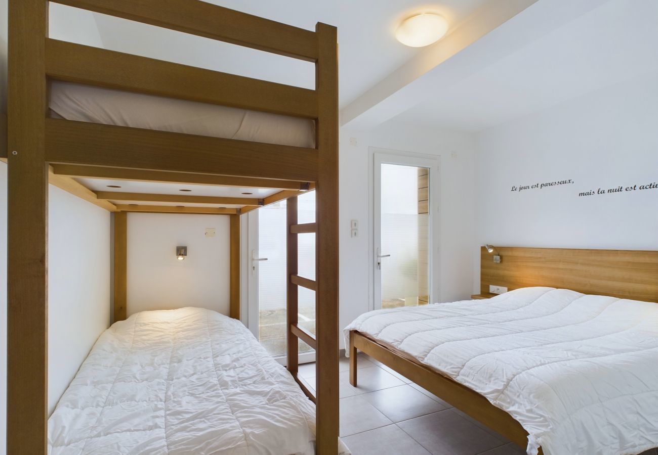 Apartment in La Tranche-sur-Mer - Apartment for 12 - sea view - Terrace
