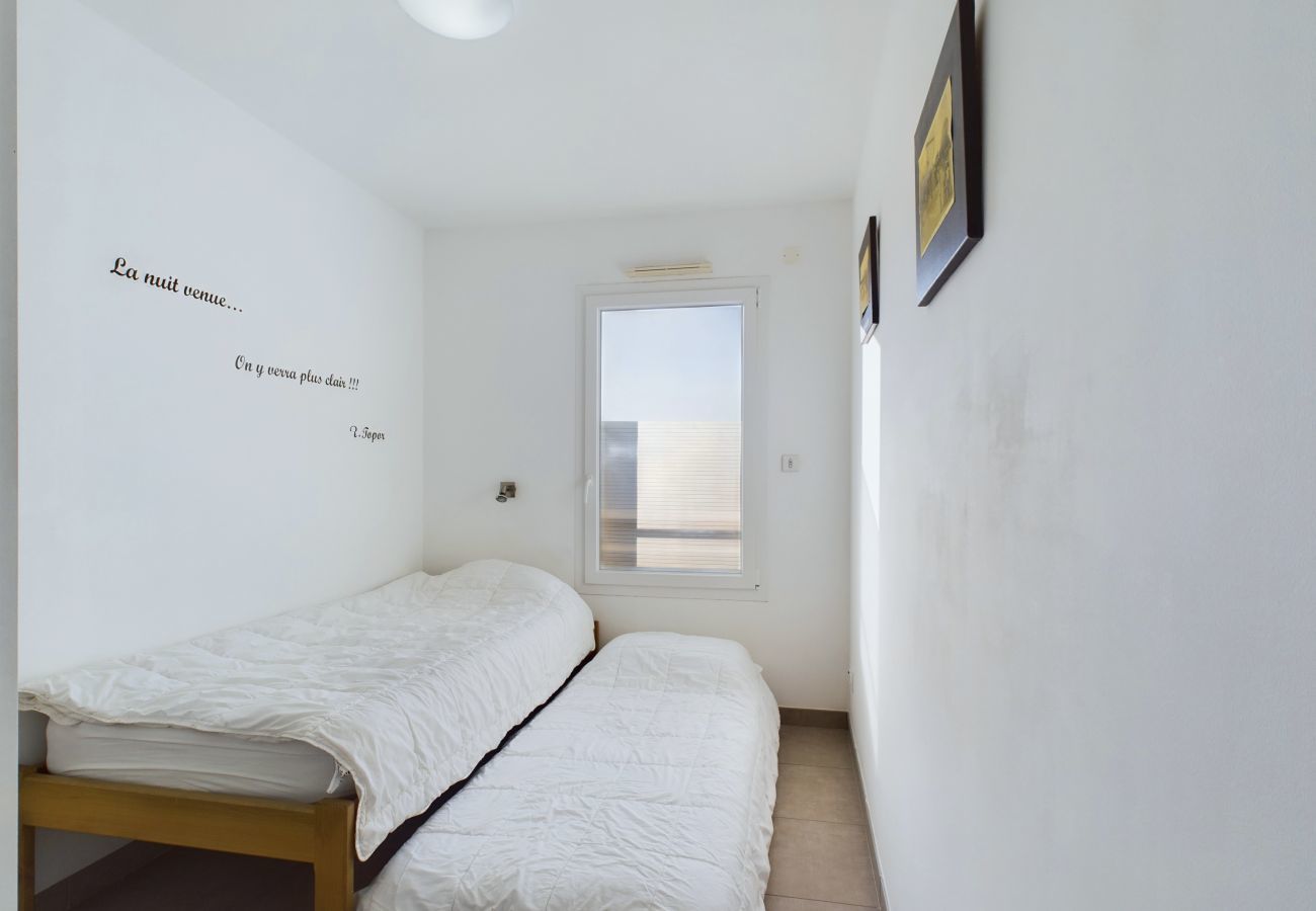 Apartment in La Tranche-sur-Mer - 50m from the beach, flat for 6, seaview