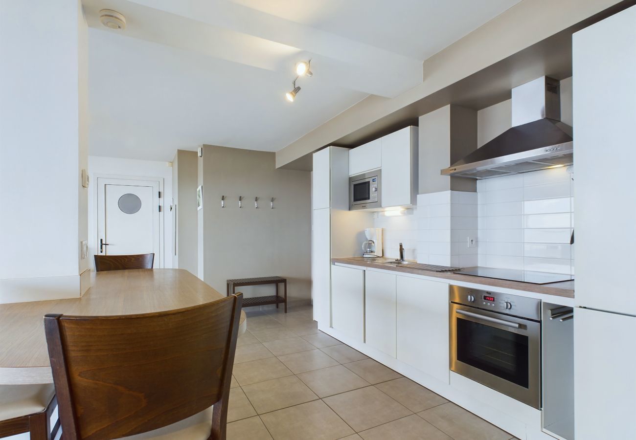 Apartment in La Tranche-sur-Mer - Seafront - Apartment for 12 - Terrace