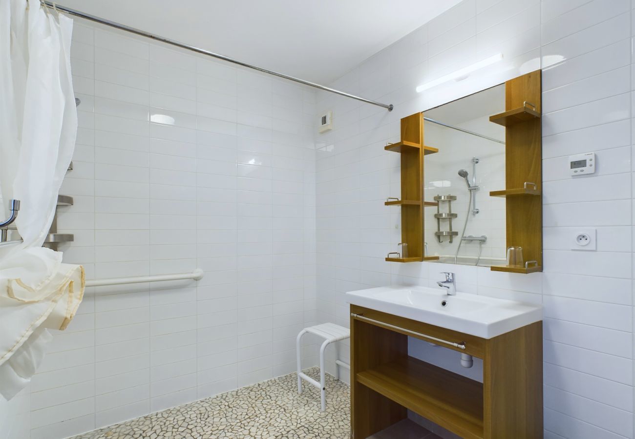 Apartment in La Tranche-sur-Mer - Seafront - Apartment for 12 - Terrace