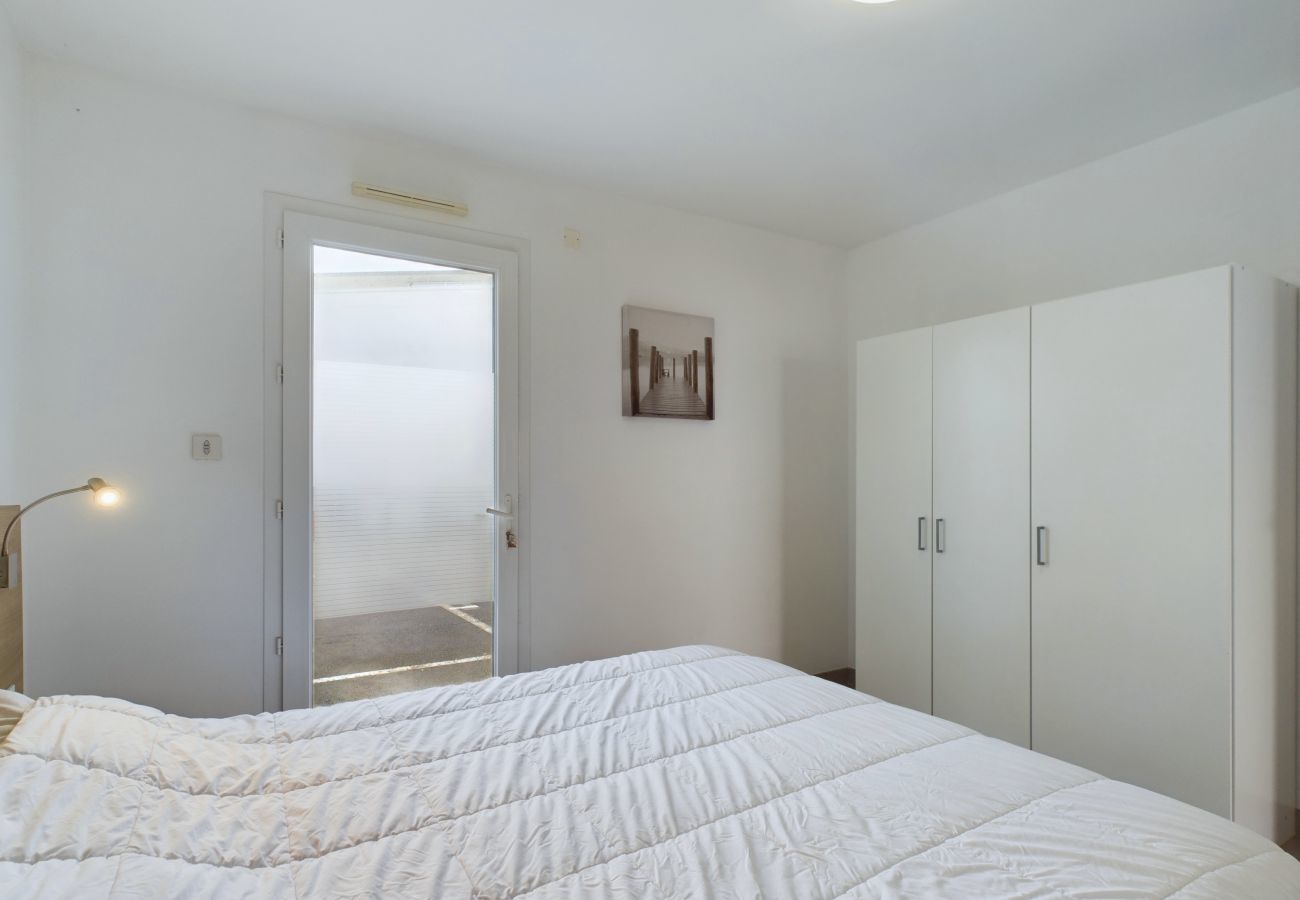 Apartment in La Tranche-sur-Mer - Seafront - Apartment for 12 - Terrace