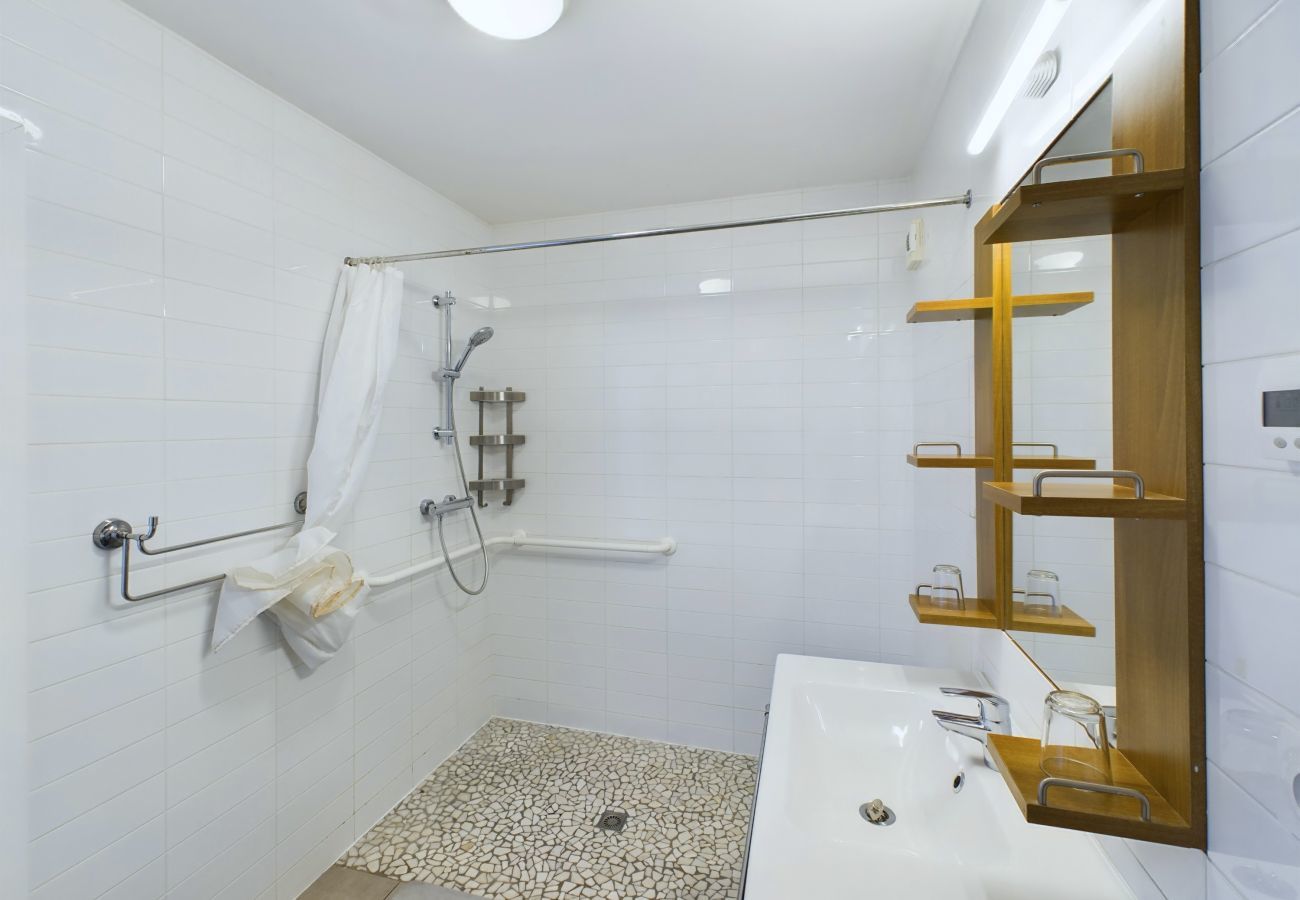 Apartment in La Tranche-sur-Mer - Seafront - Apartment for 12 - Terrace