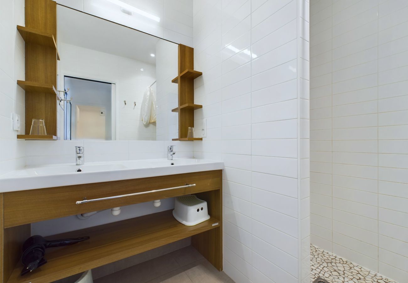 Apartment in La Tranche-sur-Mer - Seafront - Apartment for 12 - Terrace