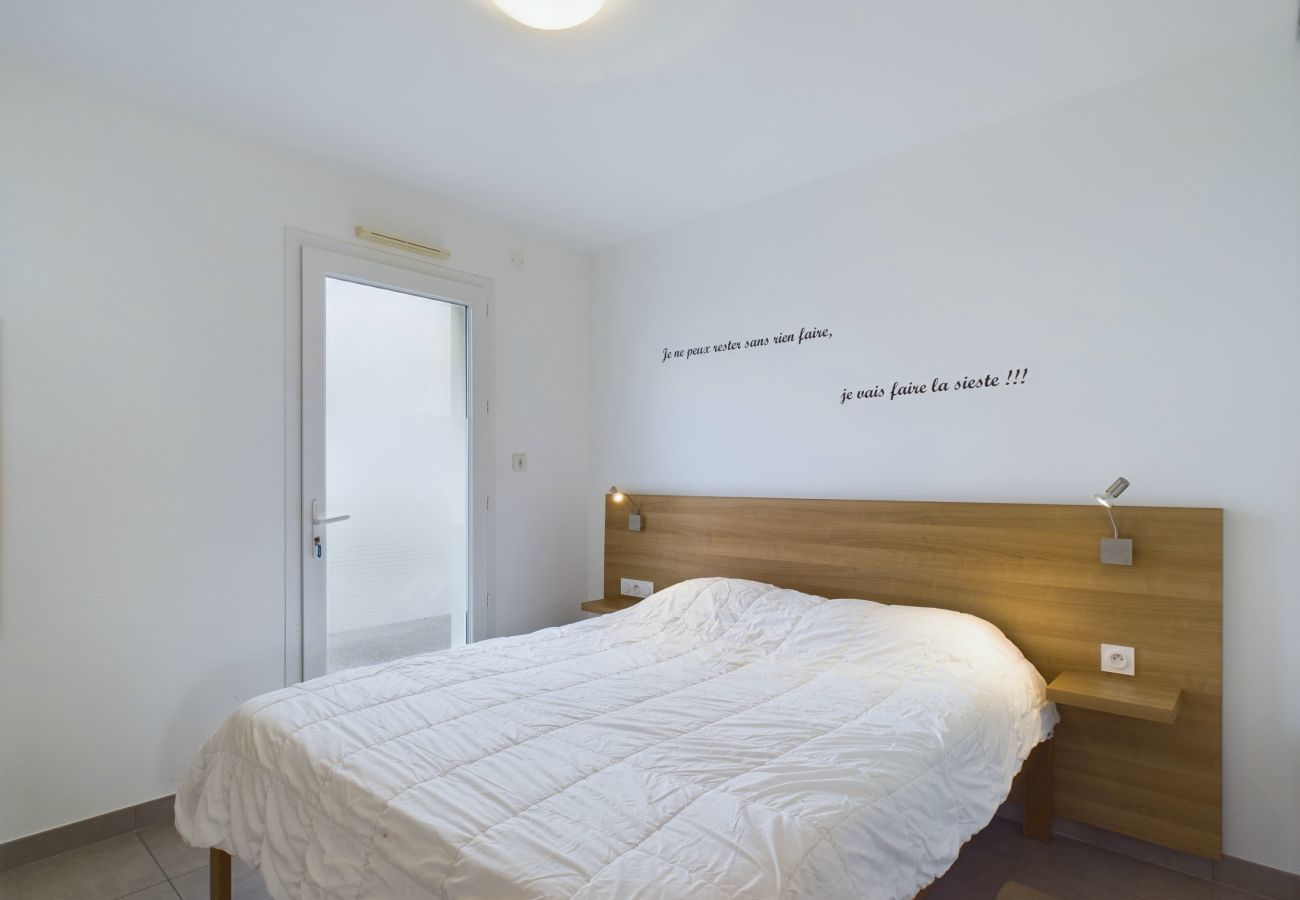 Apartment in La Tranche-sur-Mer - Seafront - Apartment for 12 - Terrace