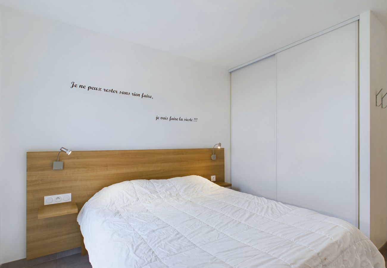 Apartment in La Tranche-sur-Mer - Seafront - Apartment for 12 - Terrace