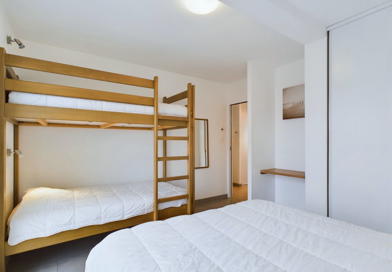 Apartment in La Tranche-sur-Mer - Seafront - Apartment for 12 - Terrace