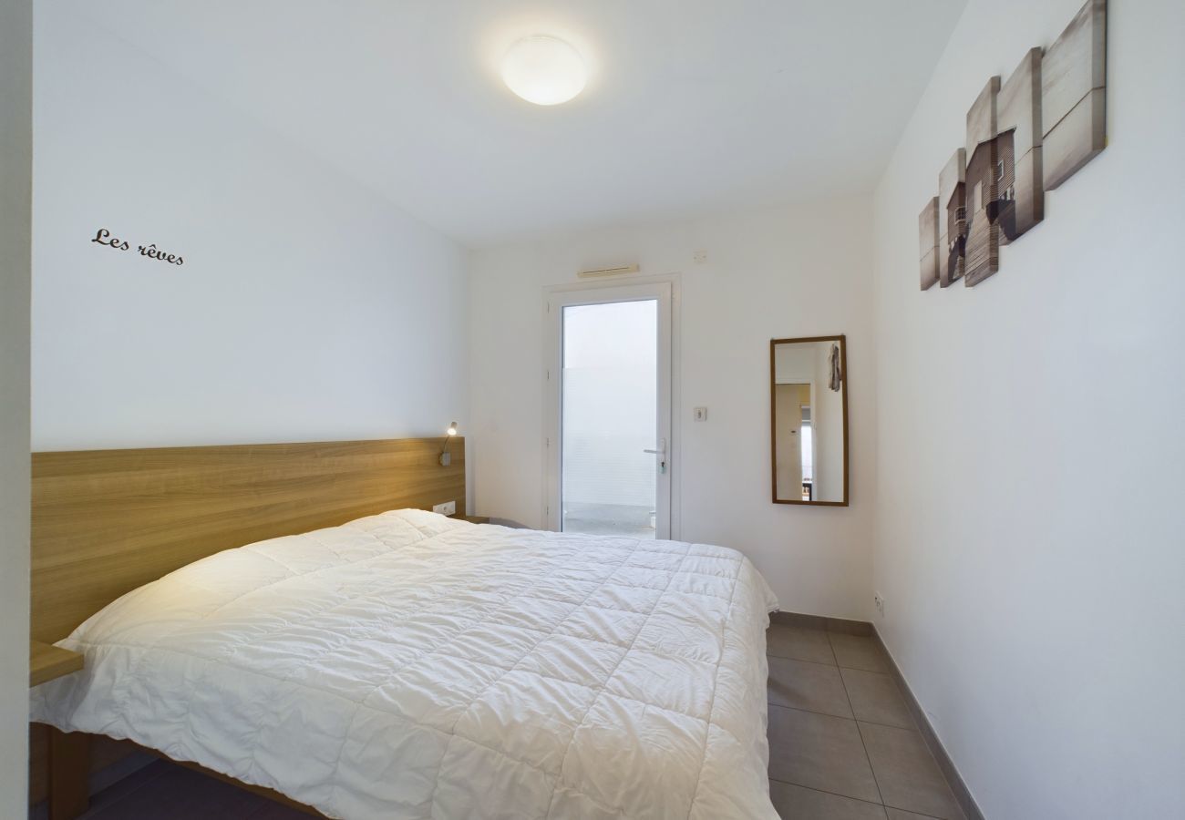 Apartment in La Tranche-sur-Mer - Seafront apartment for 6 - Terrace
