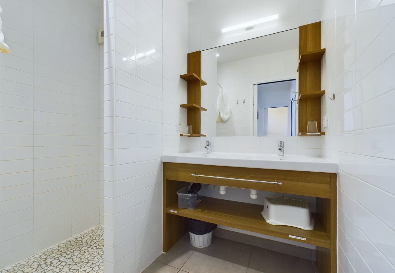 Apartment in La Tranche-sur-Mer - Seafront apartment for 6 - Terrace