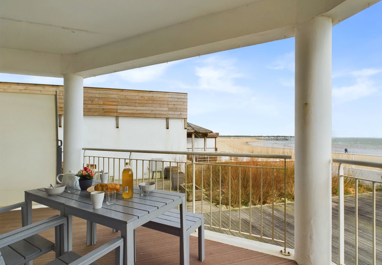 Apartment in La Tranche-sur-Mer - Sea view - Flat for 4 at La Tranche sur Mer