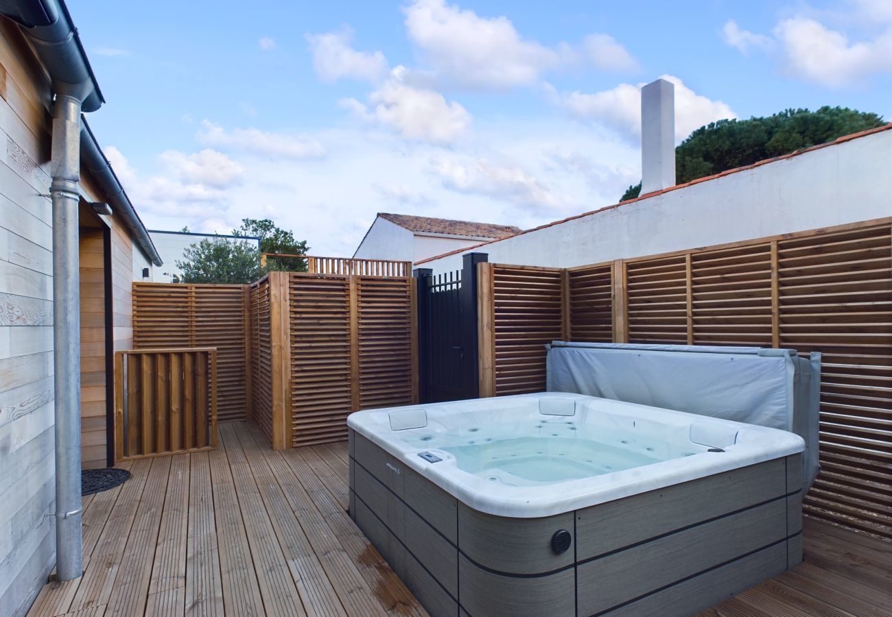 House in Saint-Gilles-Croix-de-Vie - House in the heart of St-Gilles for 6 - Jacuzzi