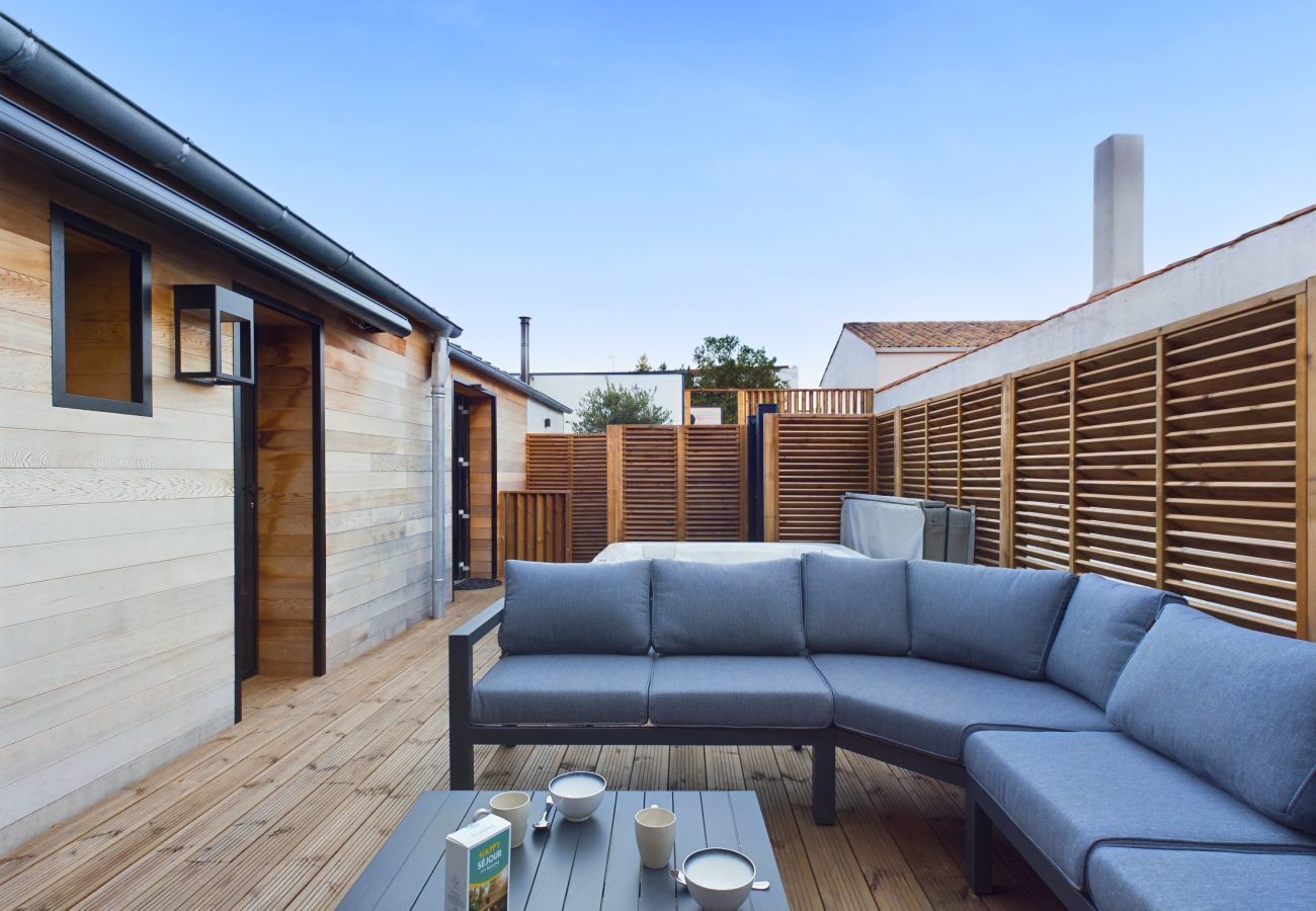 House in Saint-Gilles-Croix-de-Vie - House in the heart of St-Gilles for 6 - Jacuzzi