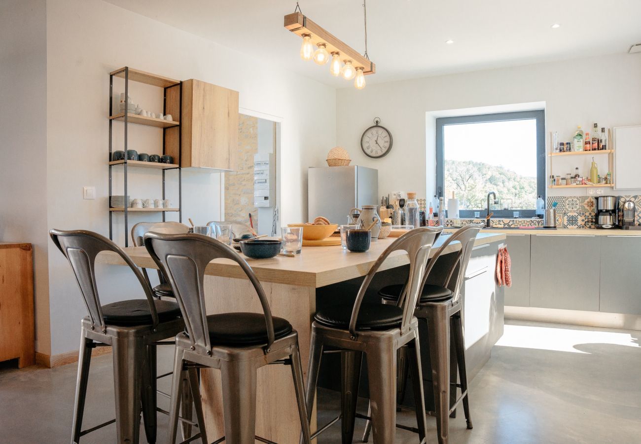 House in Coly - In the heart of the village, house for 8 with pool