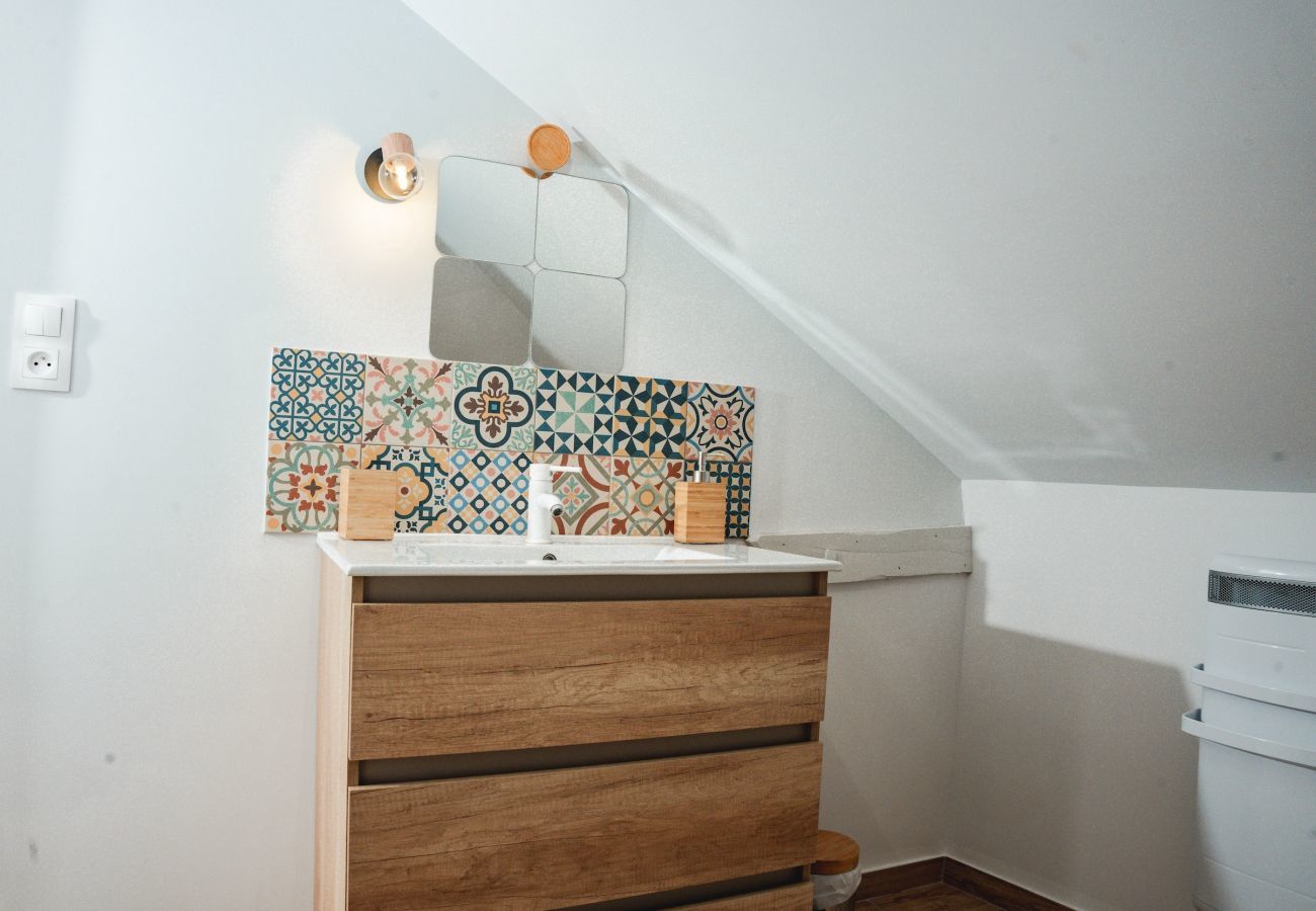 House in Coly - In the heart of the village, house for 8 with pool