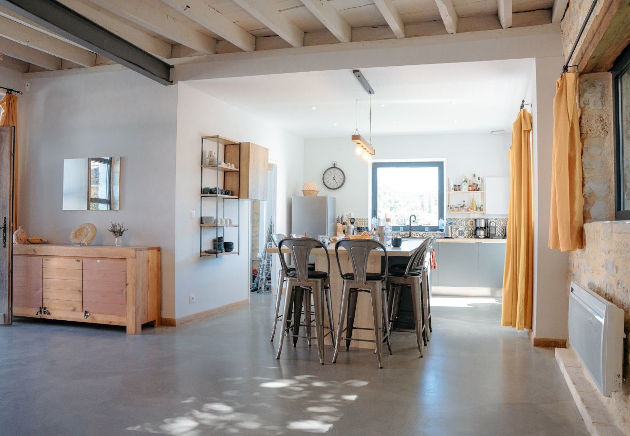 House in Coly - In the heart of the village, house for 8 with pool